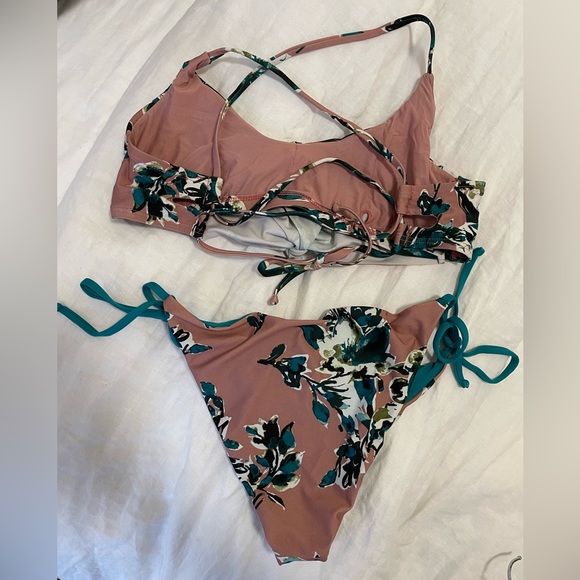 Splendid Mills Watercolor Floral Print Bikini - Picture 4 of 6